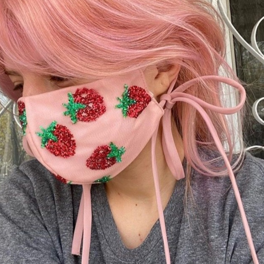 COPY - Brand New Strawberry Face Mask Lirika Matoshi ✨🍓 - Picture 3 of 6